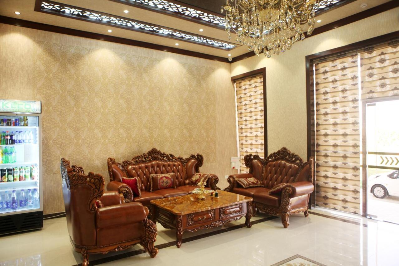Hotel Naxshab Qarshi Buitenkant foto
